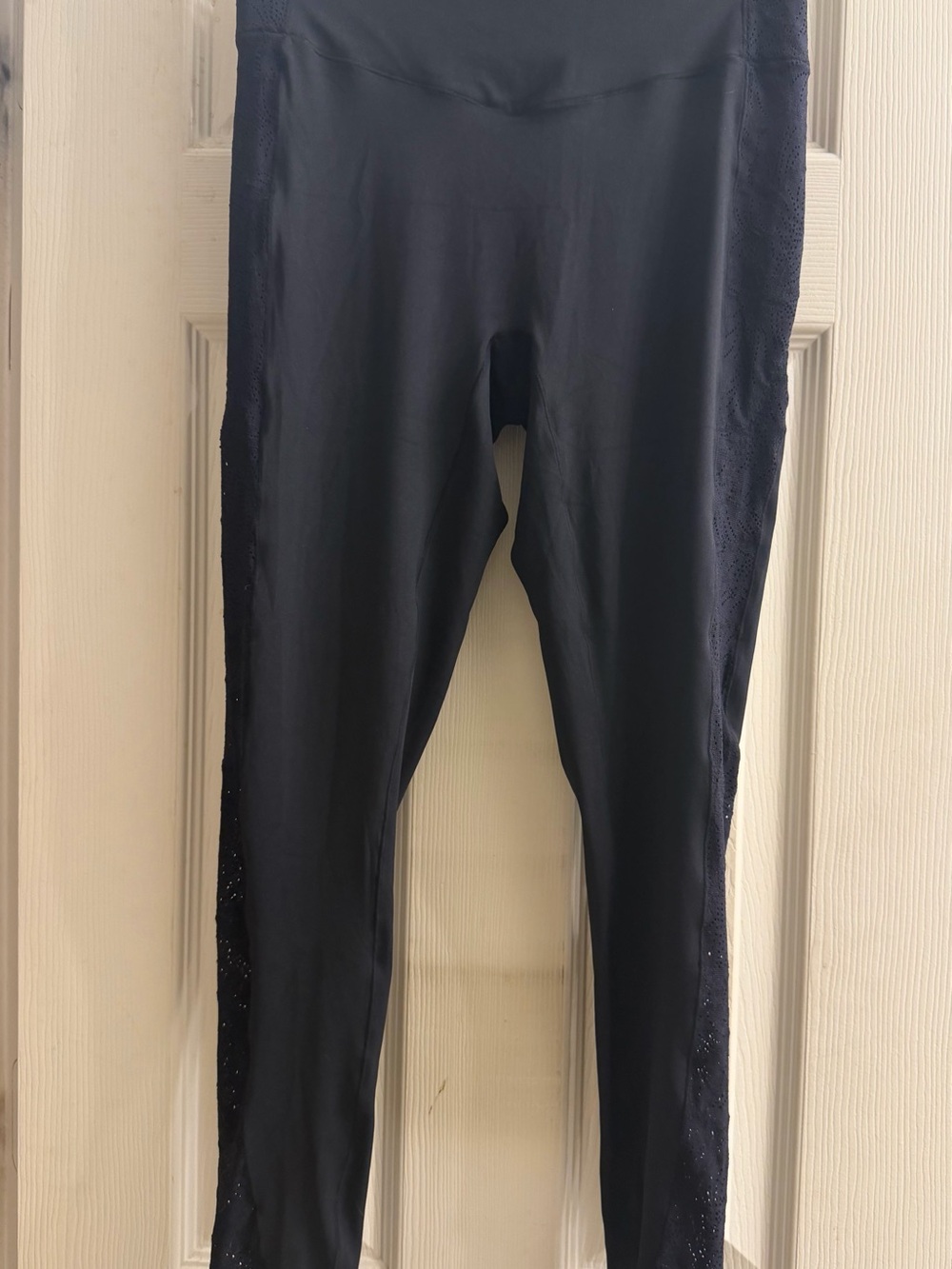 HALARA Black High-Rise Leggings with Side Detail -Lace